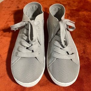 Just Be… Woman’s Stretchy Tennis Shoe - 6 NWOT